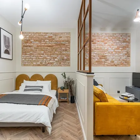 Househost : Topolowa 26/17