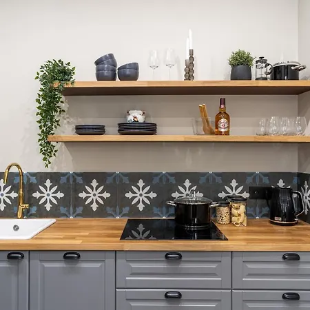 Househost : Topolowa 26/17