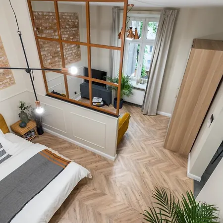 Househost : Topolowa 26/17 *